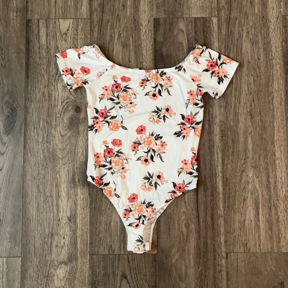 💋Rue 21 Bodysuit